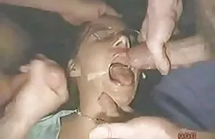 XXX همسر عکسهای سکسی از زنان با یک چوب برای حقوق نوشیدنی ، شوهر خود را کتک می زند