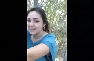 XXX زن سبک و جلف جوان برای مصاحبه عکسهای سکسی از زنان لعنتی