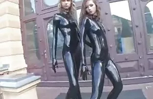 XXX یک خانم سختگیر مرد را در ماسک های لاتکس و شلوارک عکس سکسی زنانچاق چرمی سکسی مجازات می کند