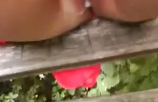 XXX مردی عکس سکسی زنانچاق با شور و شوق دختری را در دامن کوتاه قرمز رنگ ترک می کند