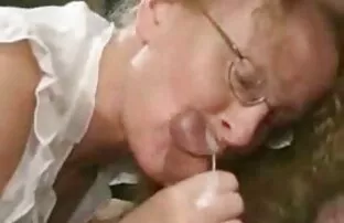 XXX اسباب بازی های نوک سینه روسی در حمام عکس سکسی زنانچاق