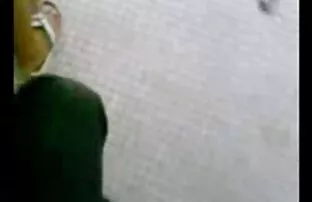 XXX معشوقه ای عکس سگسی زنان که بر جوجه های جوان مسلط است ، به او دستور می دهد پاهای خود را ماساژ دهد