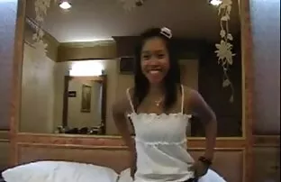 XXX Slutty دختر را شوکه می کند و با لرزش ویبره گالری کیرتوکون می شود