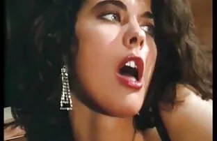 XXX زن عکسهای زن سکس در دامن کوتاه خودش را لعنتی کرد