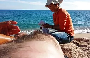 XXX بانوی عکسهای سکسی خانمها بالغ به طور فعال بر روی باسنش تف می کرد