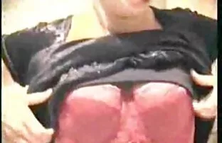 XXX خود عکسهای سکسی زن با زن خانم سکسی با انگشتان خود کلیت و لبهای خود را مجذوب خود می کند