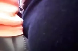 XXX دختر باریک عکسهای سکسی زنان یک دیلدو صورتی به گربه خود وارد می کند