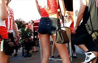 XXX بلوند با موهای عکس سگسی زنان بلند به کل تیم فوتبال خدمت کرده است