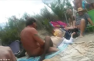 XXX مردی رانهای عکس سگسی زنان خود را به همسرش ماساژ می دهد و همه چیز را در دوربین ضبط می کند