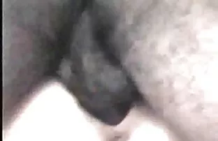 XXX جوجه 18 ساله جذاب به آرامی روی صندلی صندلی درحال چرخش است عکس سکسی زنانچاق